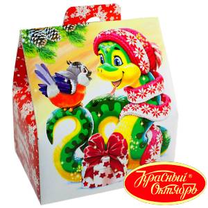 Детский новогодний подарок в картонной упаковке весом 700 грамм